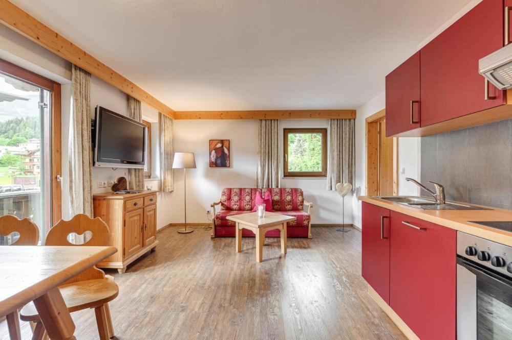 Apartment In Fuegen With A Shared Wellness Exteriér fotografie